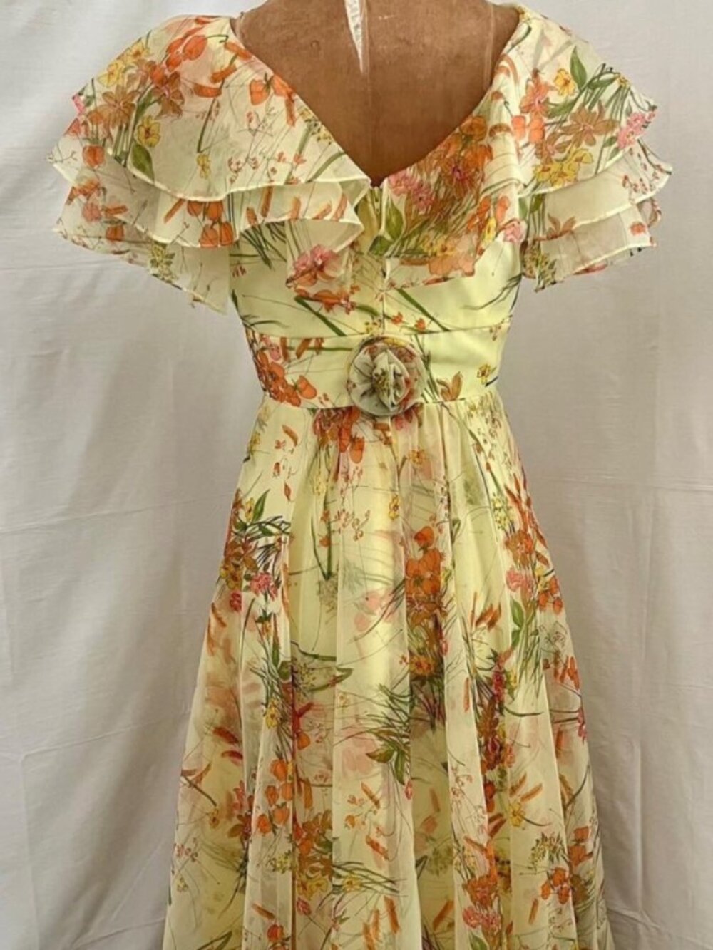 Vintage Cottagecore 1970s ruffled floral yellow dream dress - summer wedding